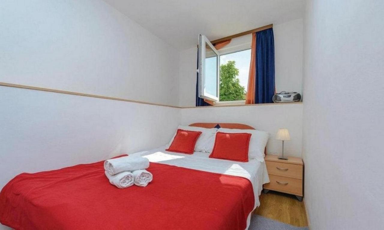 Apartments Raguz ツァヴタット エクステリア 写真
